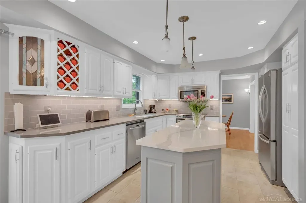 55767 Sandy Lane Shelby Charter Township MI 48316