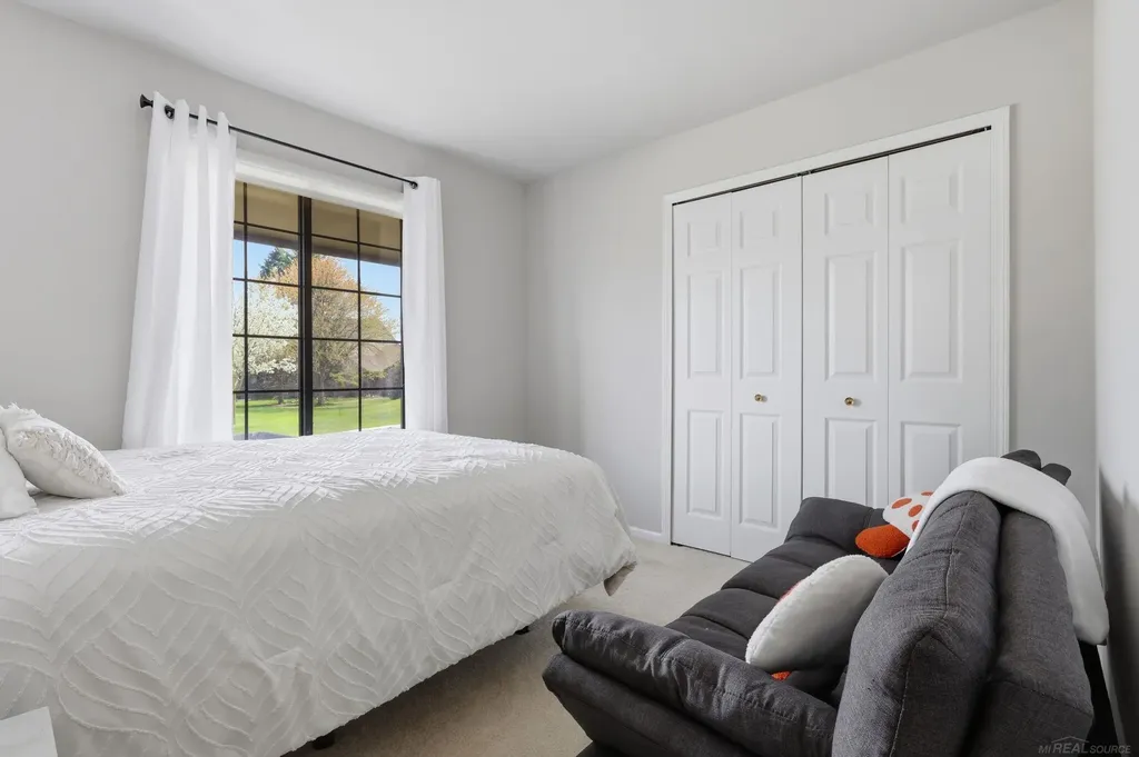 279 Meadow Bridge Drive Rochester Hills City MI 48307