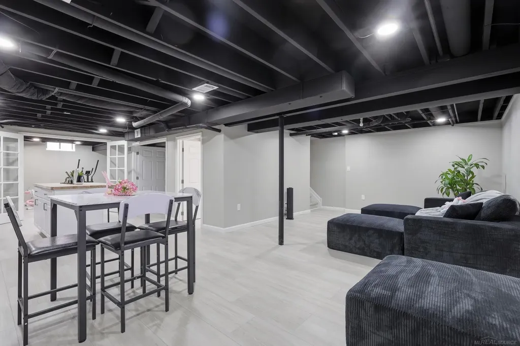 279 Meadow Bridge Drive Rochester Hills City MI 48307