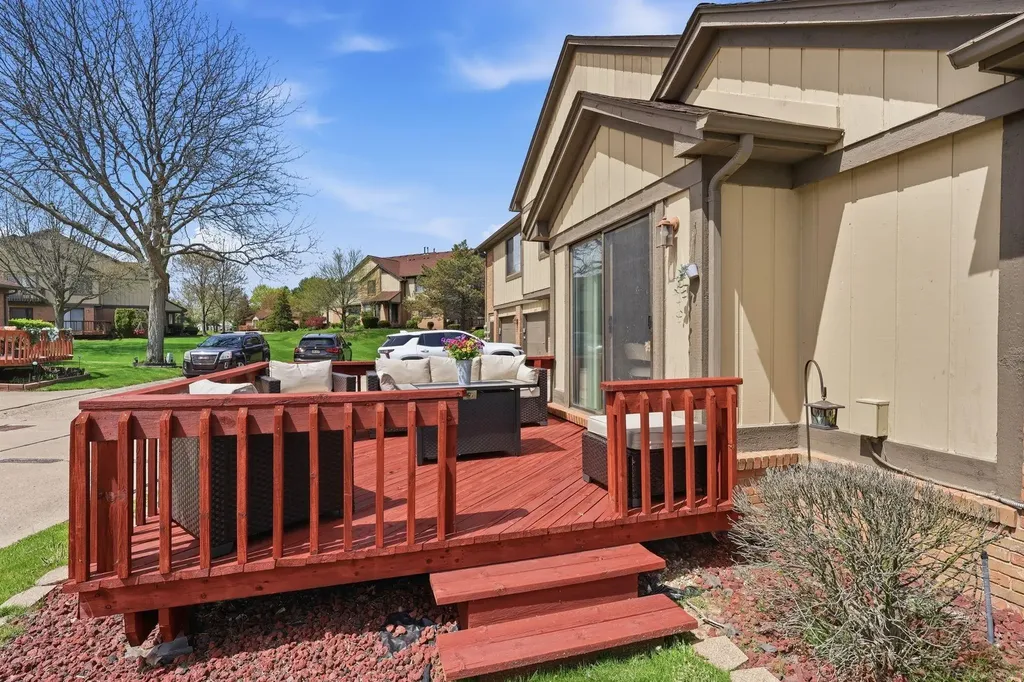 279 Meadow Bridge Drive Rochester Hills City MI 48307
