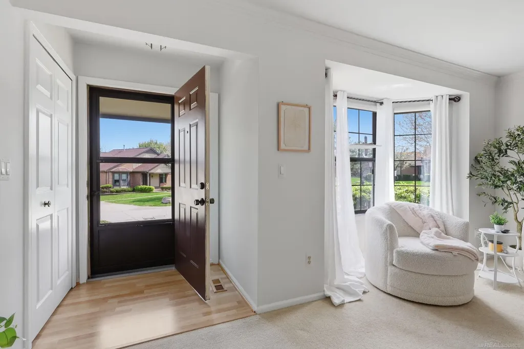 279 Meadow Bridge Drive Rochester Hills City MI 48307