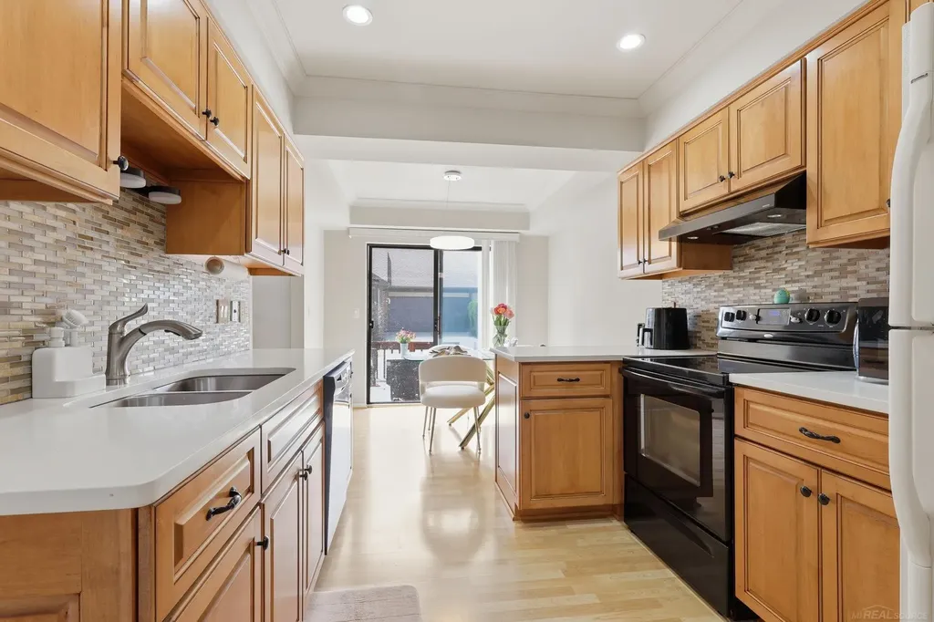 279 Meadow Bridge Drive Rochester Hills City MI 48307