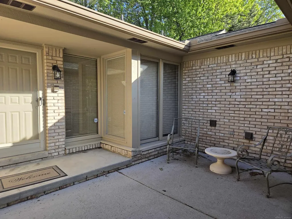 43064 W Kirkwood Drive Clinton Charter Township MI 48038