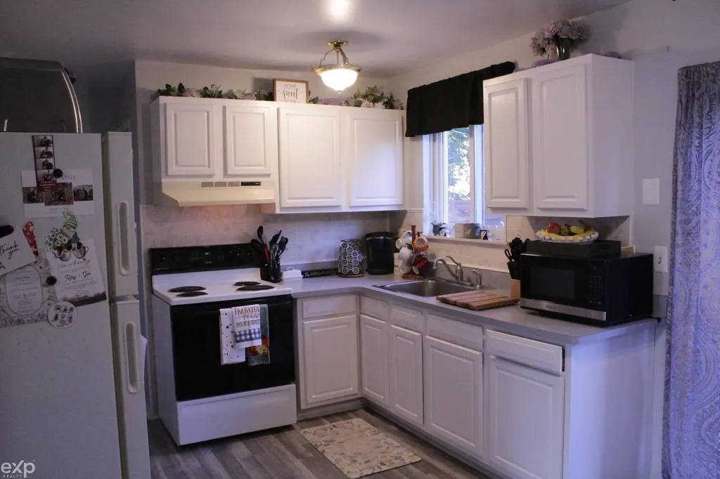 27881 Eastwick Drive Roseville City MI 48066