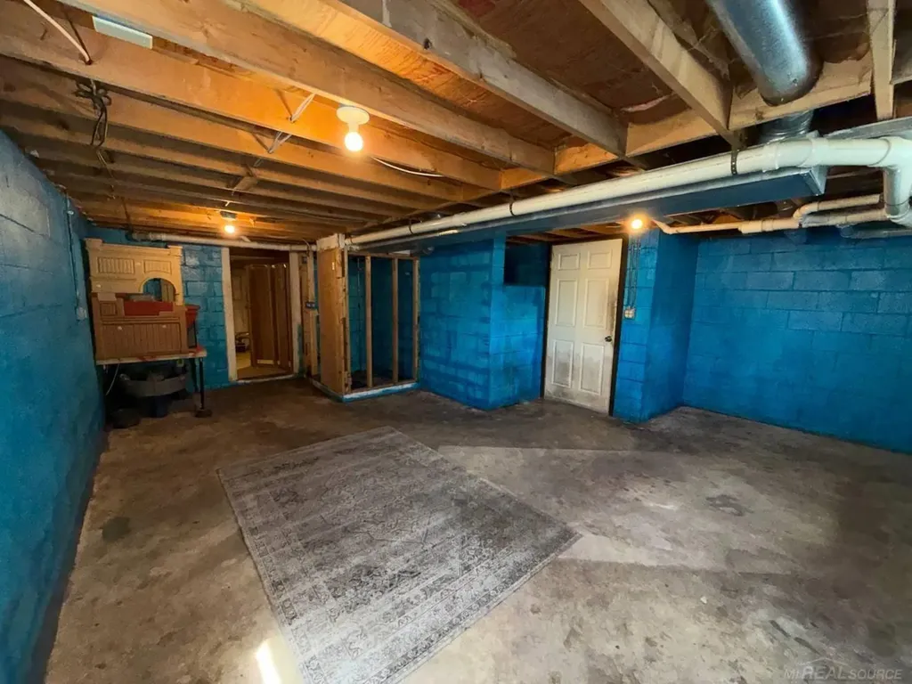 2206 N 5 Mile Road Lincoln Township MI 48642