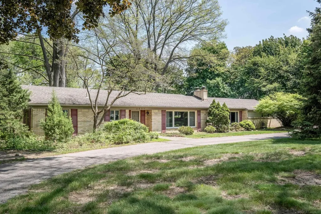 2800 Tewksbury Drive Troy City MI 48098