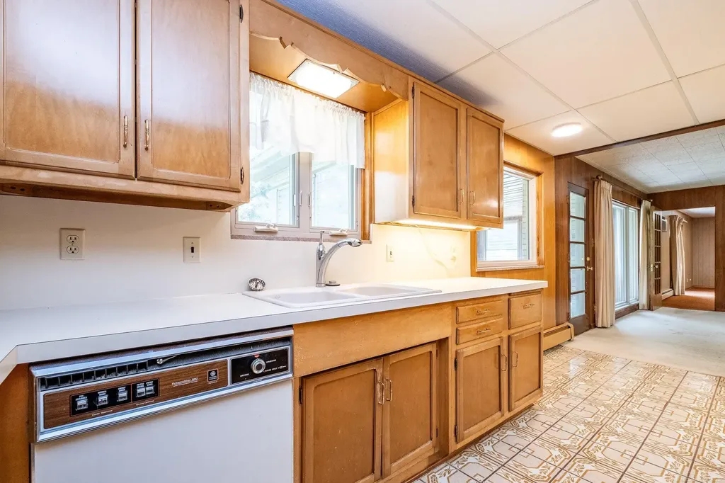 2800 Tewksbury Drive Troy City MI 48098