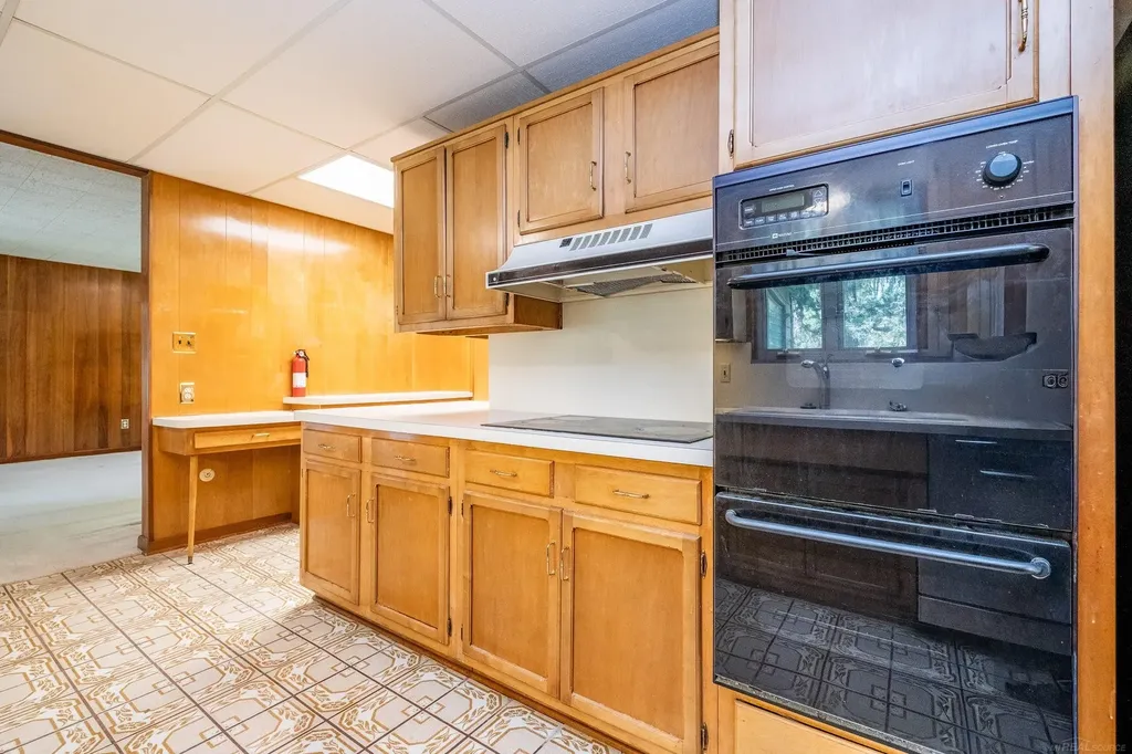2800 Tewksbury Drive Troy City MI 48098