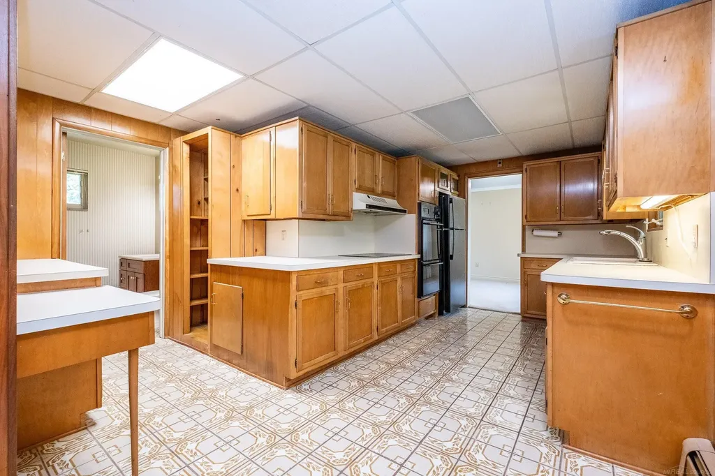 2800 Tewksbury Drive Troy City MI 48098