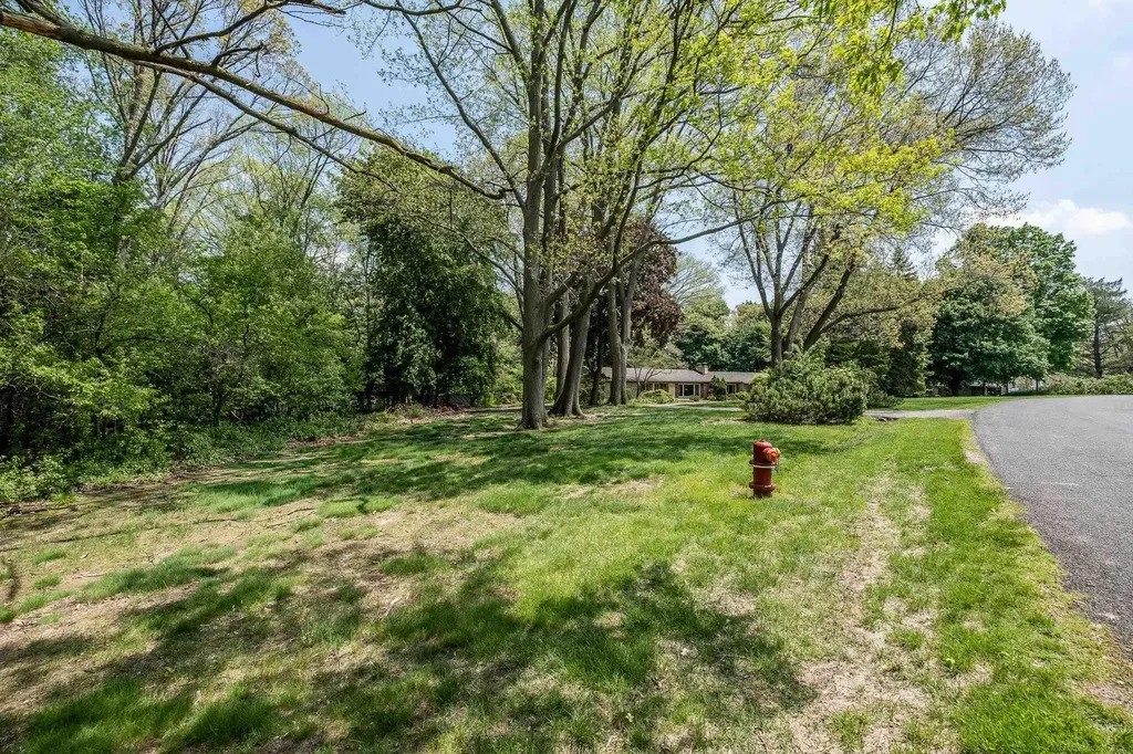 2800 Tewksbury Drive Troy City MI 48098