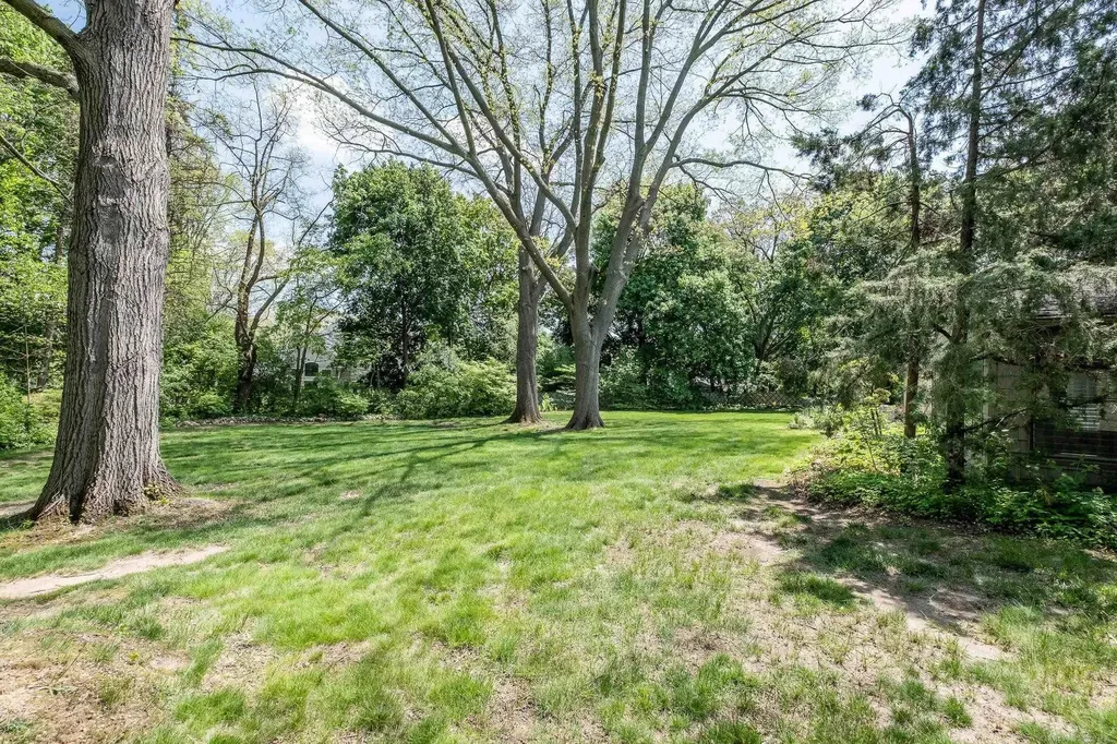 2800 Tewksbury Drive Troy City MI 48098
