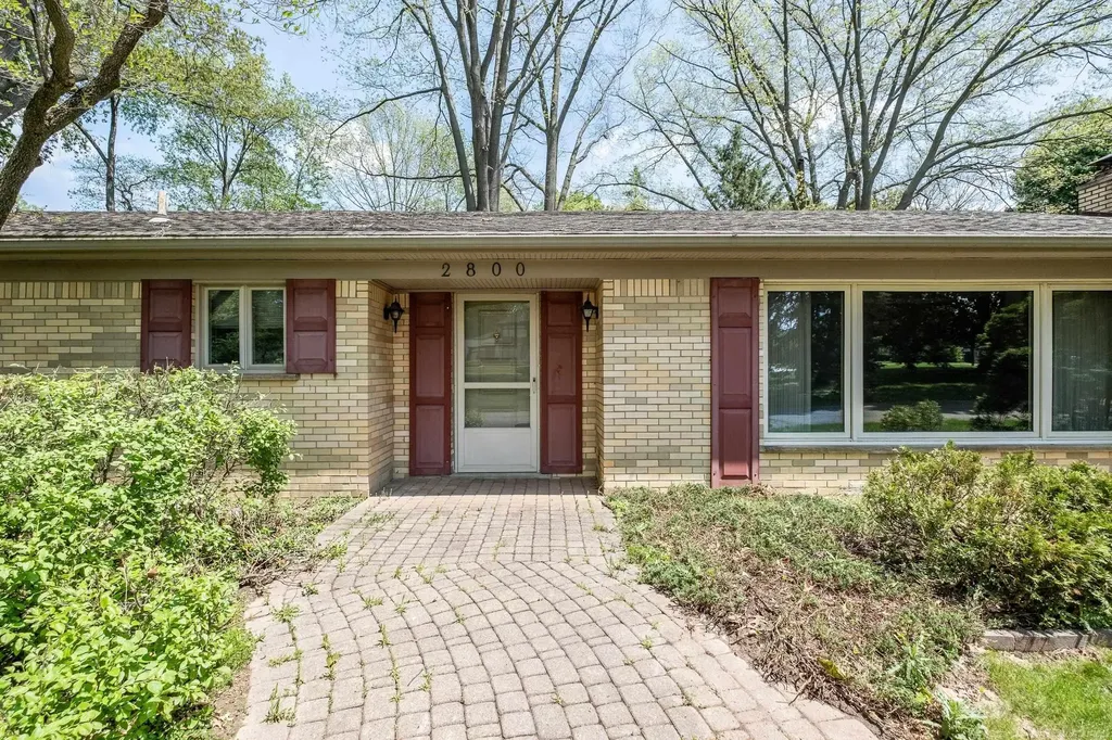 2800 Tewksbury Drive Troy City MI 48098