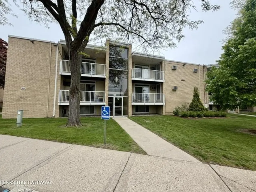 4921 Crooks Road Royal Oak City MI 48073