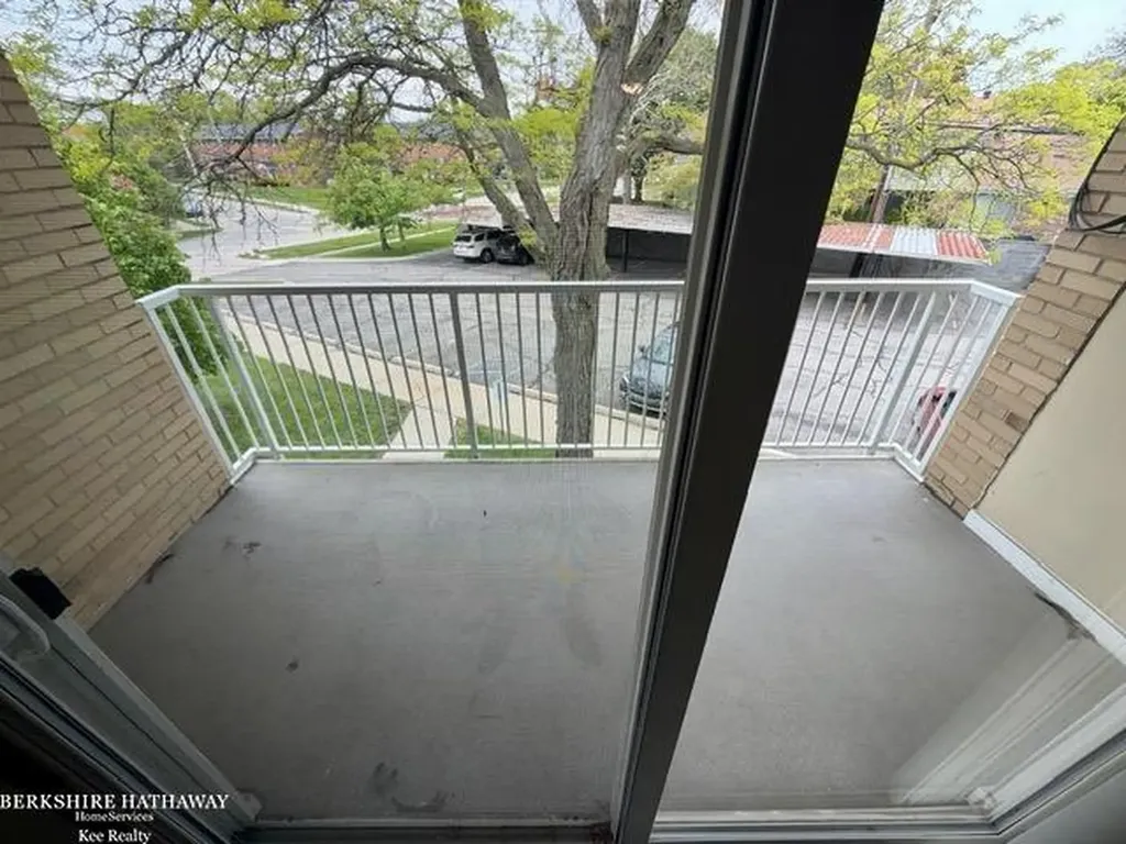 4921 Crooks Road Royal Oak City MI 48073