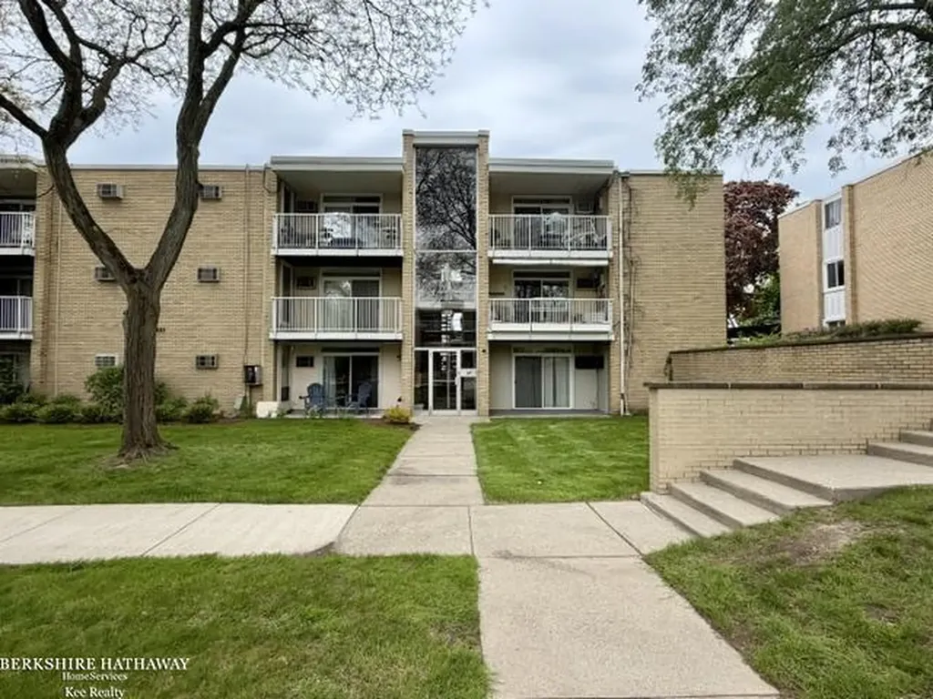 4921 Crooks Road Royal Oak City MI 48073