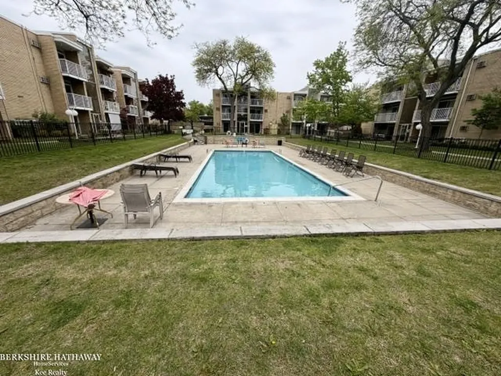 4921 Crooks Road Royal Oak City MI 48073