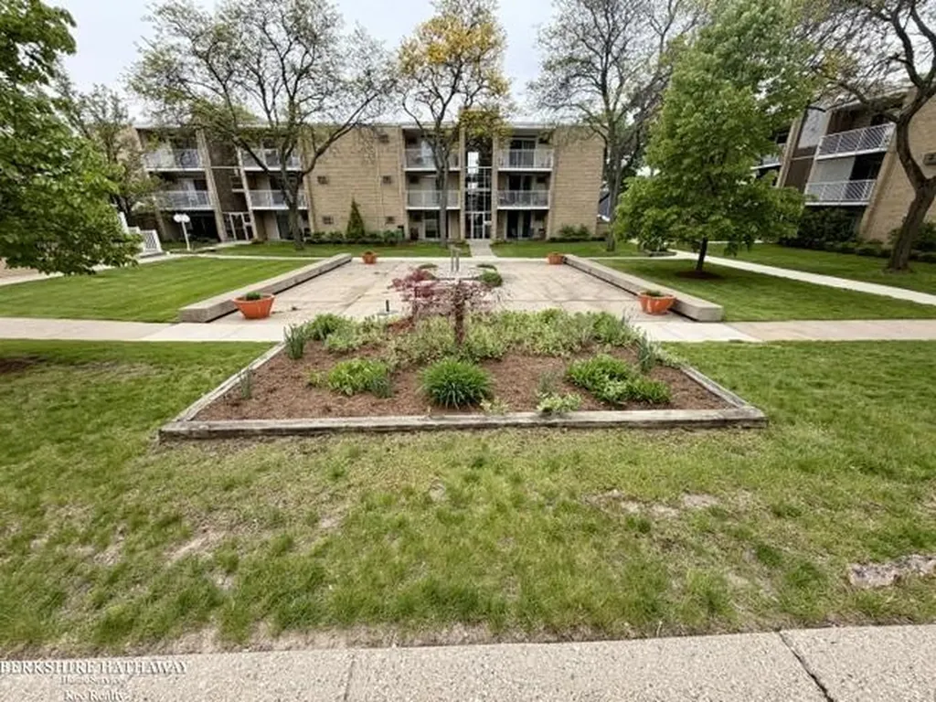 4921 Crooks Road Royal Oak City MI 48073