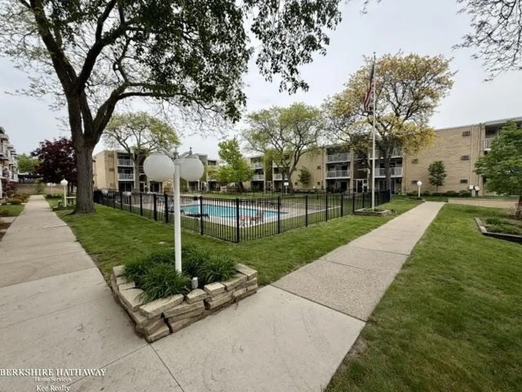 4921 Crooks Road Royal Oak City MI 48073