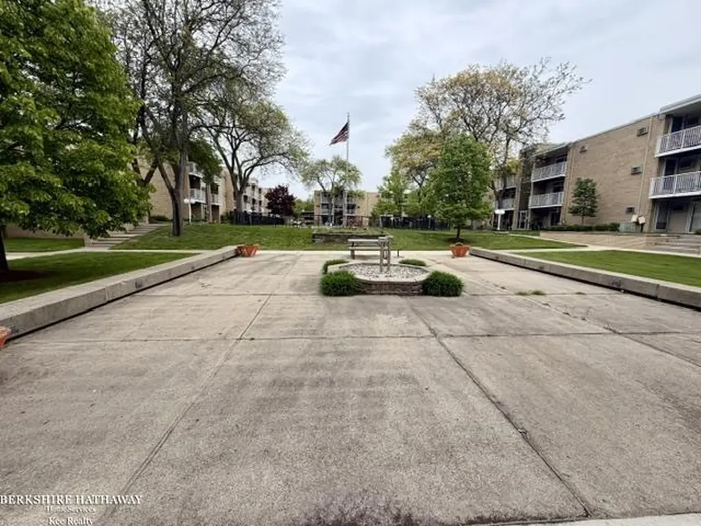 4921 Crooks Road Royal Oak City MI 48073