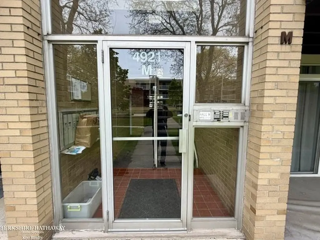 4921 Crooks Road Royal Oak City MI 48073