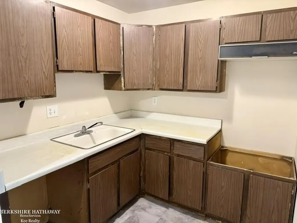 4921 Crooks Road Royal Oak City MI 48073