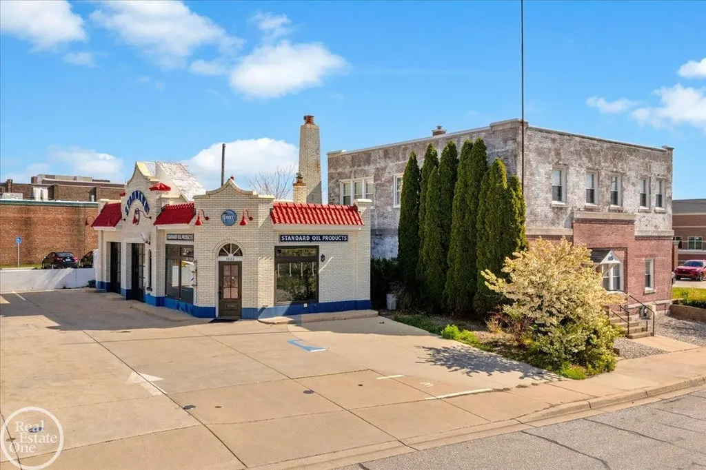 1522 Military Street Port Huron City MI 48060