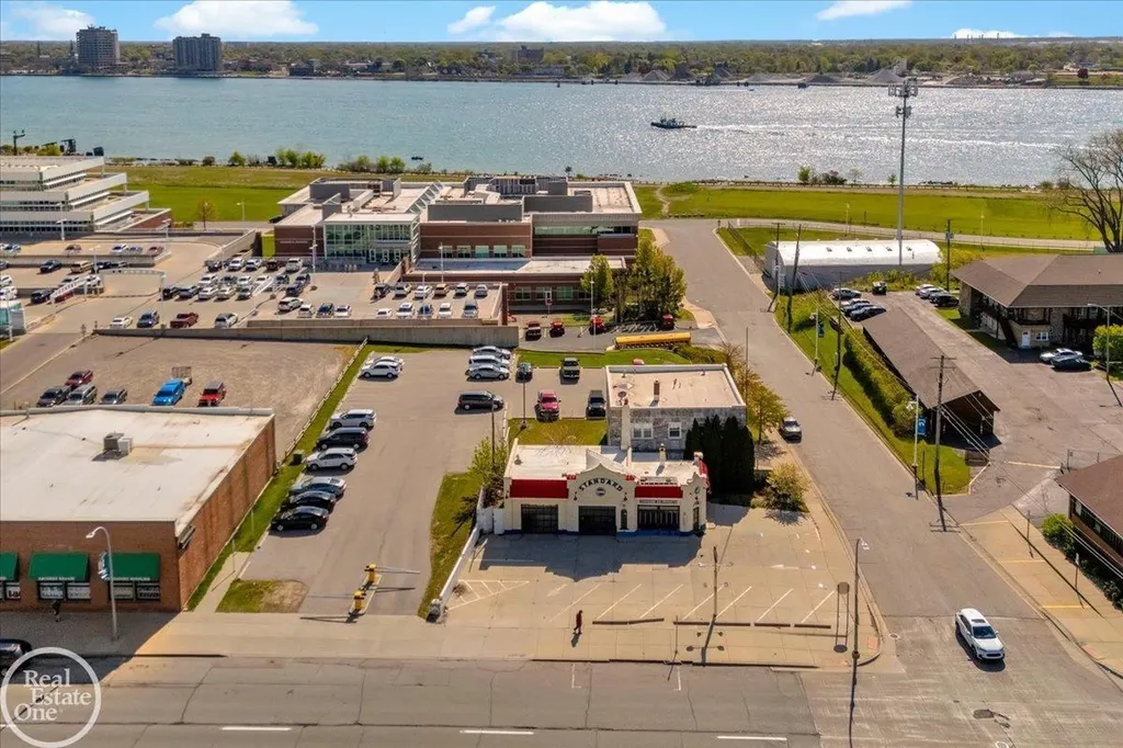 1522 Military Street Port Huron City MI 48060