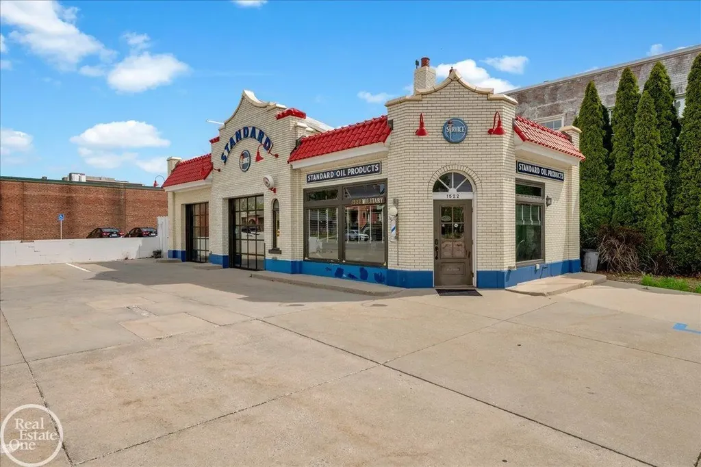 1522 Military Street Port Huron City MI 48060