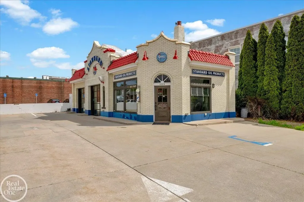 1522 Military Street Port Huron City MI 48060