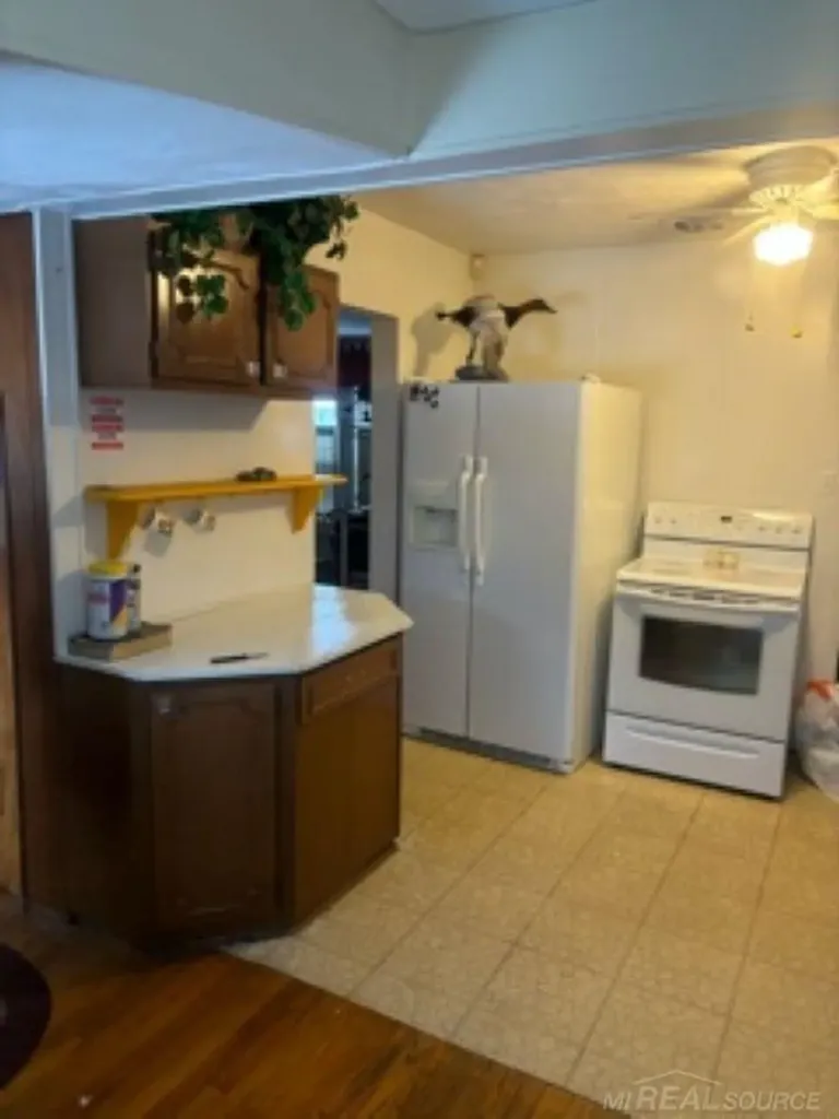 19910 Parkside Street St. Clair Shores City MI 48080