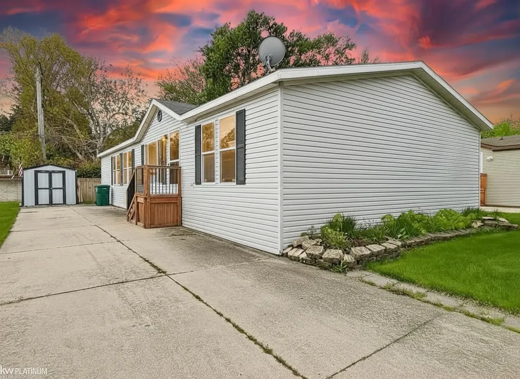 23344 Arlington Drive Clinton Charter Township MI 48036