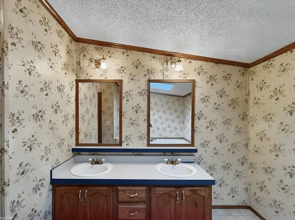 23344 Arlington Drive Clinton Charter Township MI 48036