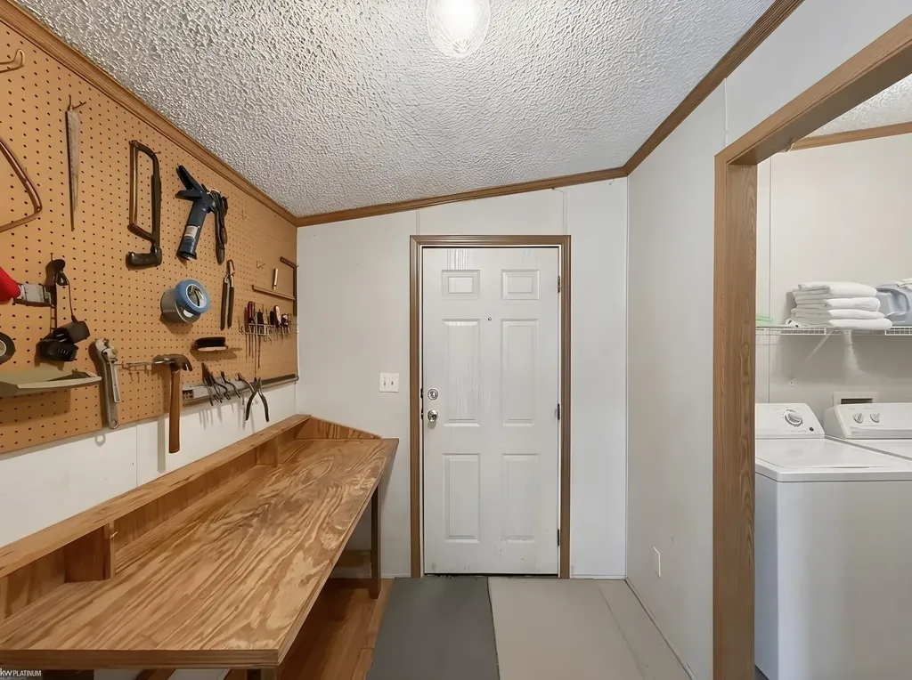 23344 Arlington Drive Clinton Charter Township MI 48036