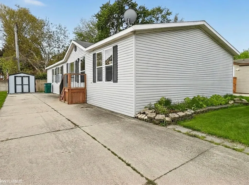 23344 Arlington Drive Clinton Charter Township MI 48036