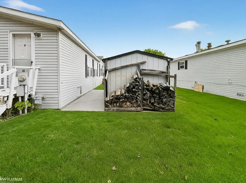 23344 Arlington Drive Clinton Charter Township MI 48036