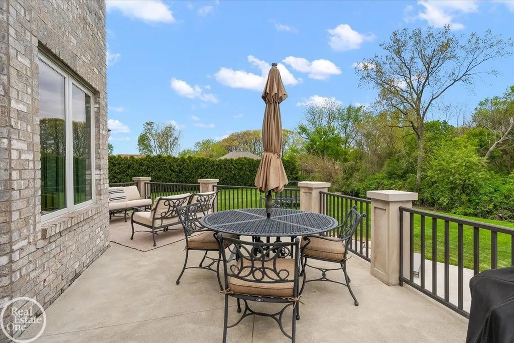 16205 La Dolce Vita Drive Clinton Charter Township MI 48035