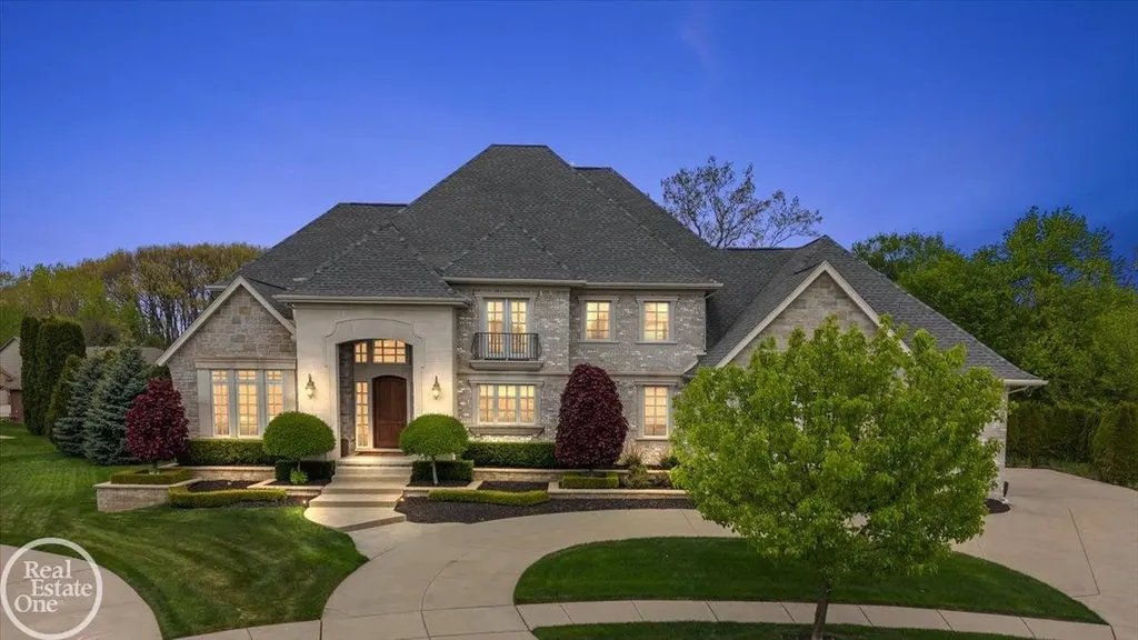 16205 La Dolce Vita Drive Clinton Charter Township MI 48035