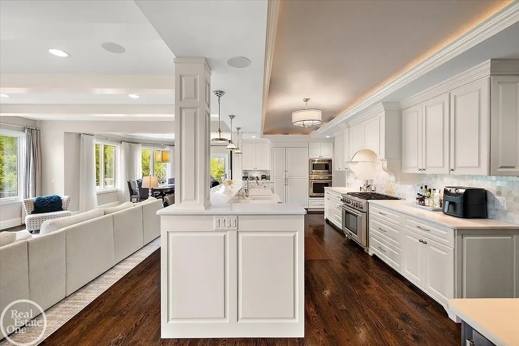 16205 La Dolce Vita Drive Clinton Charter Township MI 48035