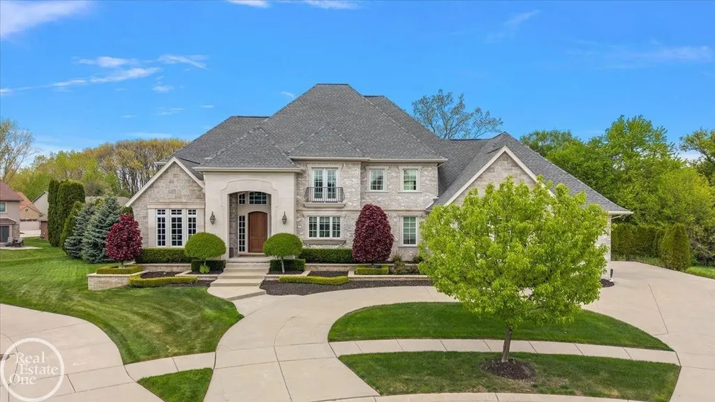 16205 La Dolce Vita Drive Clinton Charter Township MI 48035