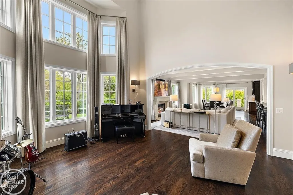 16205 La Dolce Vita Drive Clinton Charter Township MI 48035