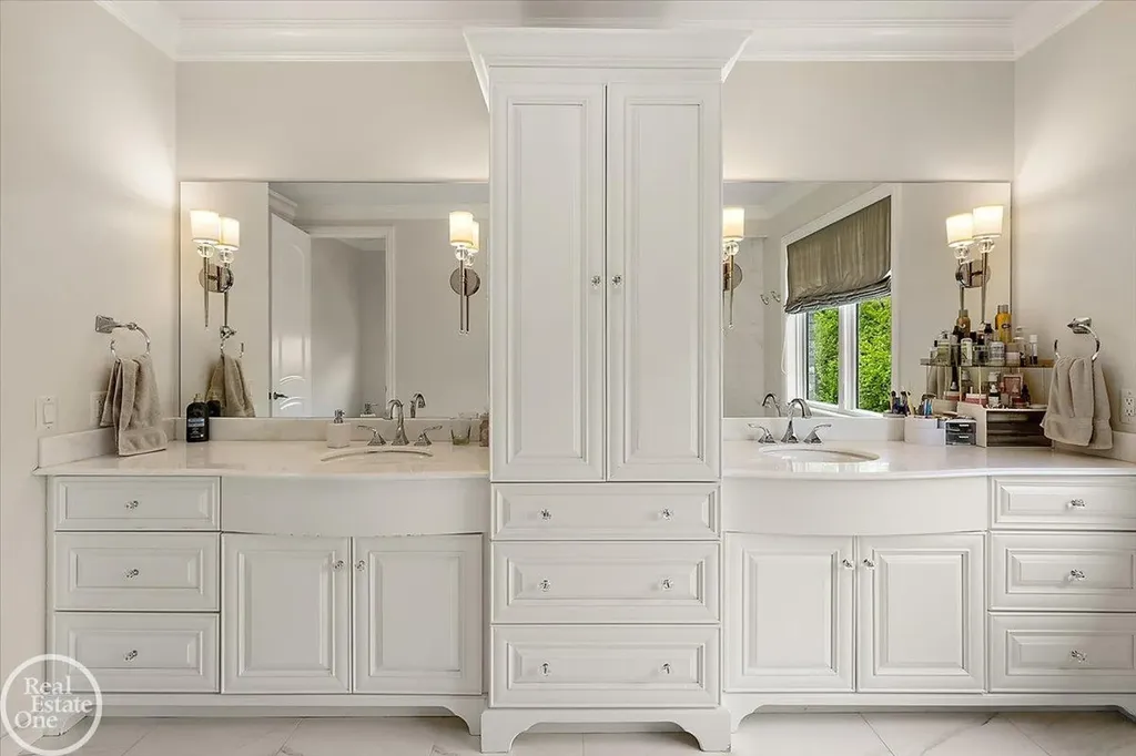 16205 La Dolce Vita Drive Clinton Charter Township MI 48035