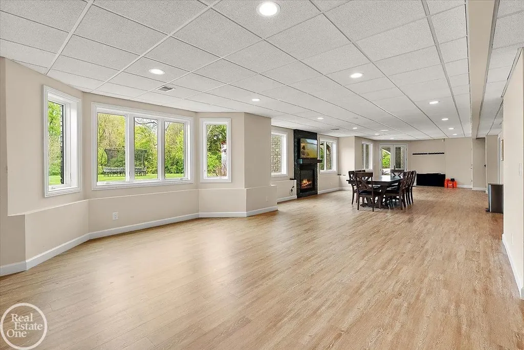 16205 La Dolce Vita Drive Clinton Charter Township MI 48035