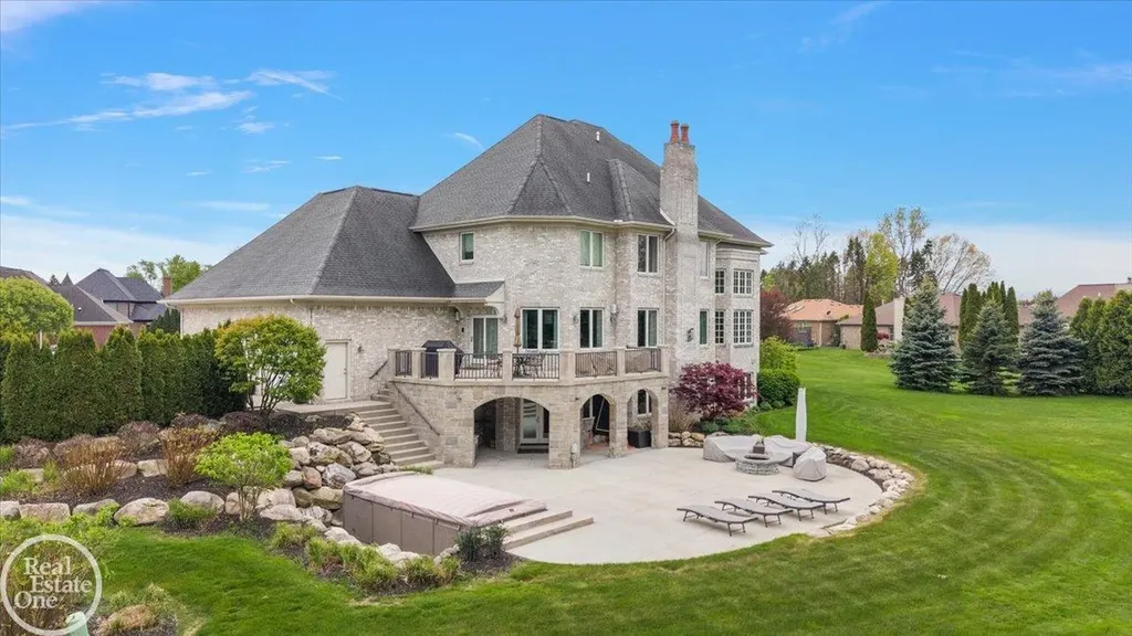 16205 La Dolce Vita Drive Clinton Charter Township MI 48035