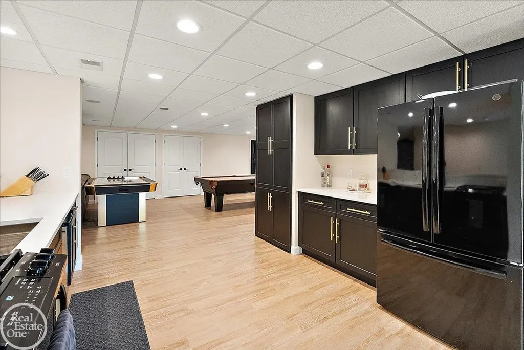 16205 La Dolce Vita Drive Clinton Charter Township MI 48035