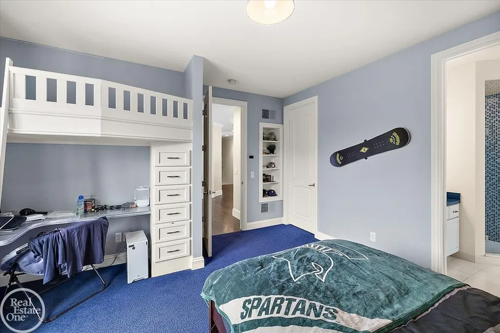 16205 La Dolce Vita Drive Clinton Charter Township MI 48035
