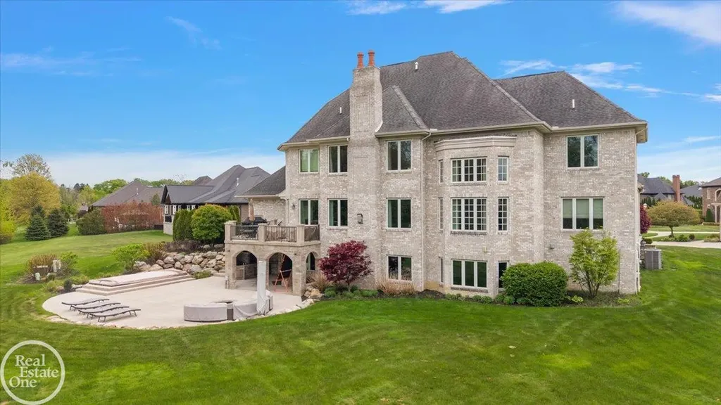 16205 La Dolce Vita Drive Clinton Charter Township MI 48035