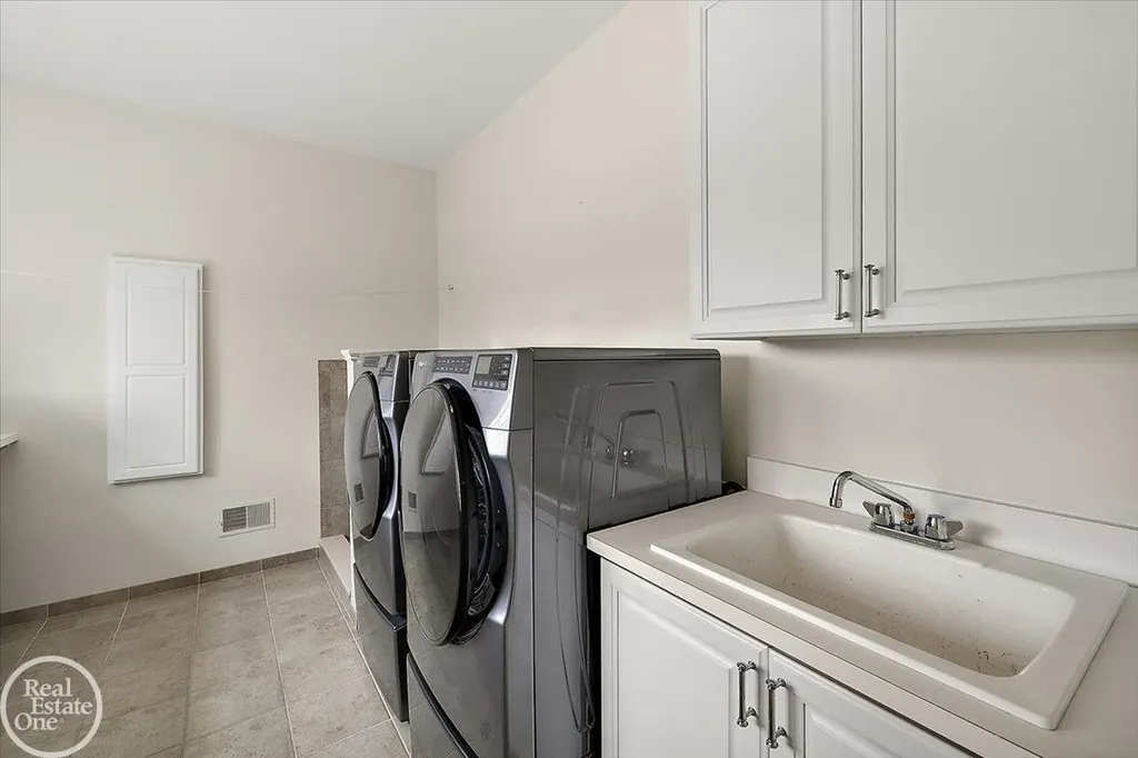 16205 La Dolce Vita Drive Clinton Charter Township MI 48035
