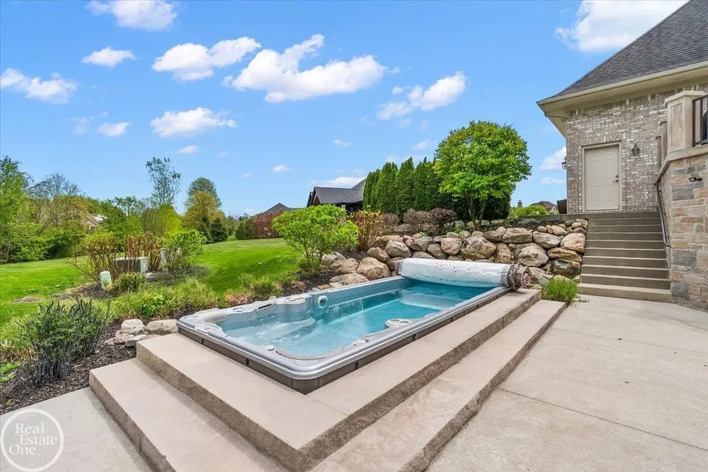 16205 La Dolce Vita Drive Clinton Charter Township MI 48035