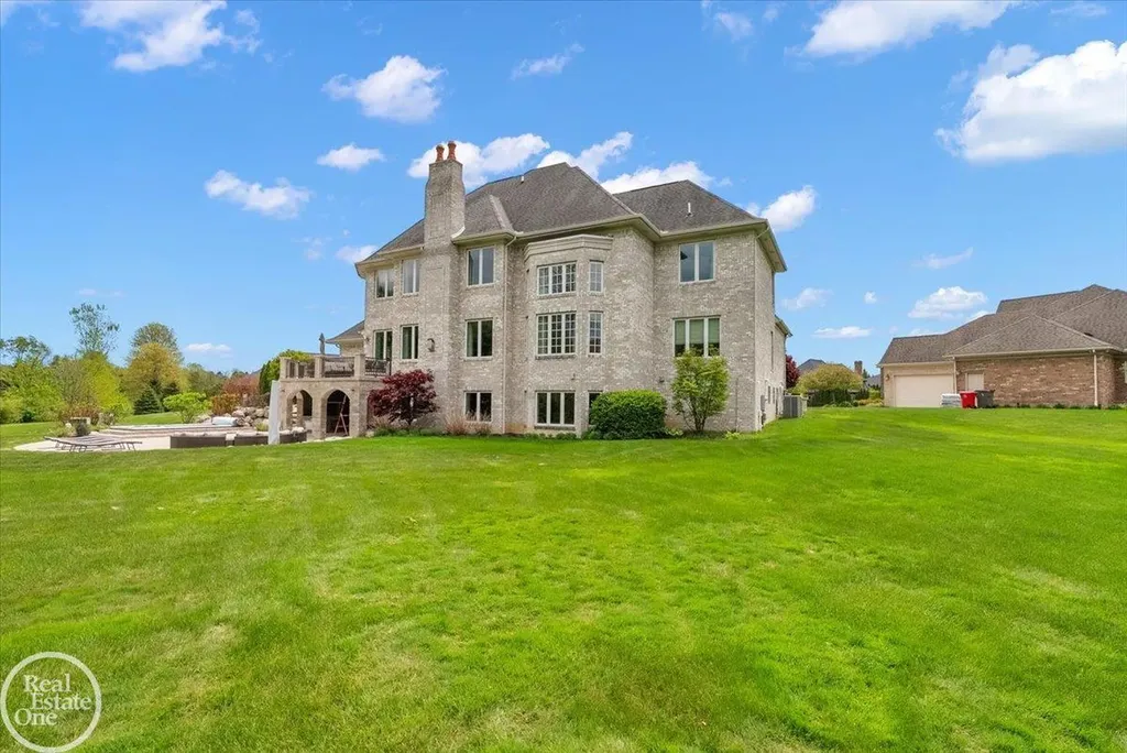 16205 La Dolce Vita Drive Clinton Charter Township MI 48035