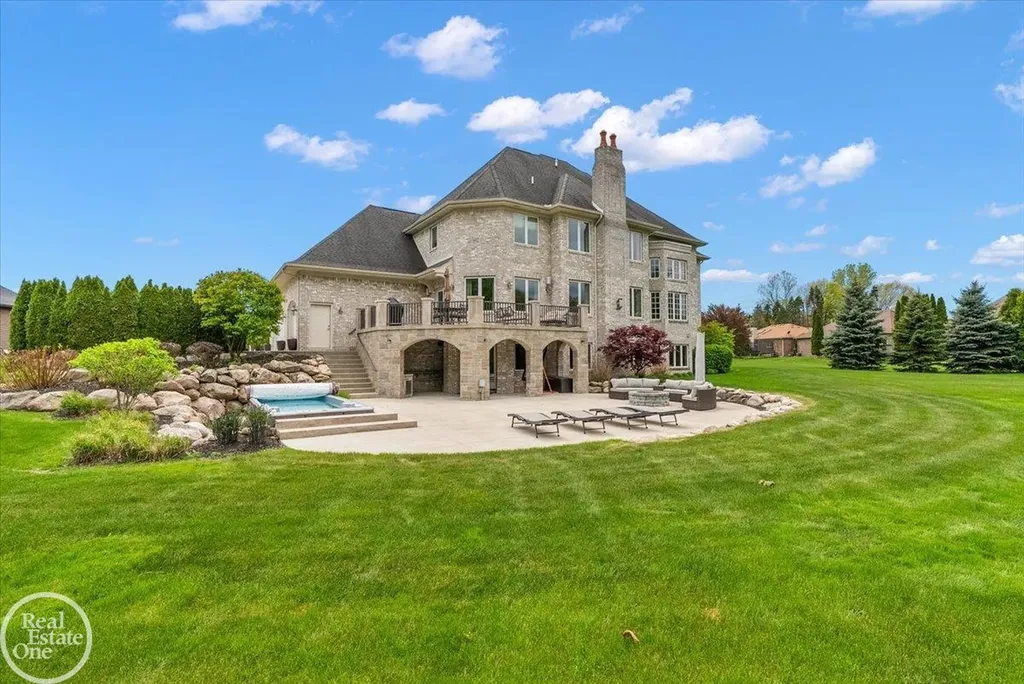 16205 La Dolce Vita Drive Clinton Charter Township MI 48035